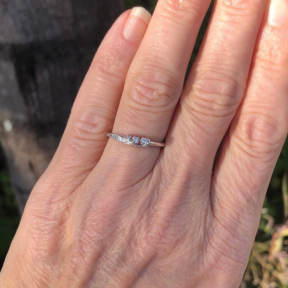 14k white gold and Diamond band - Picture 4 of 8